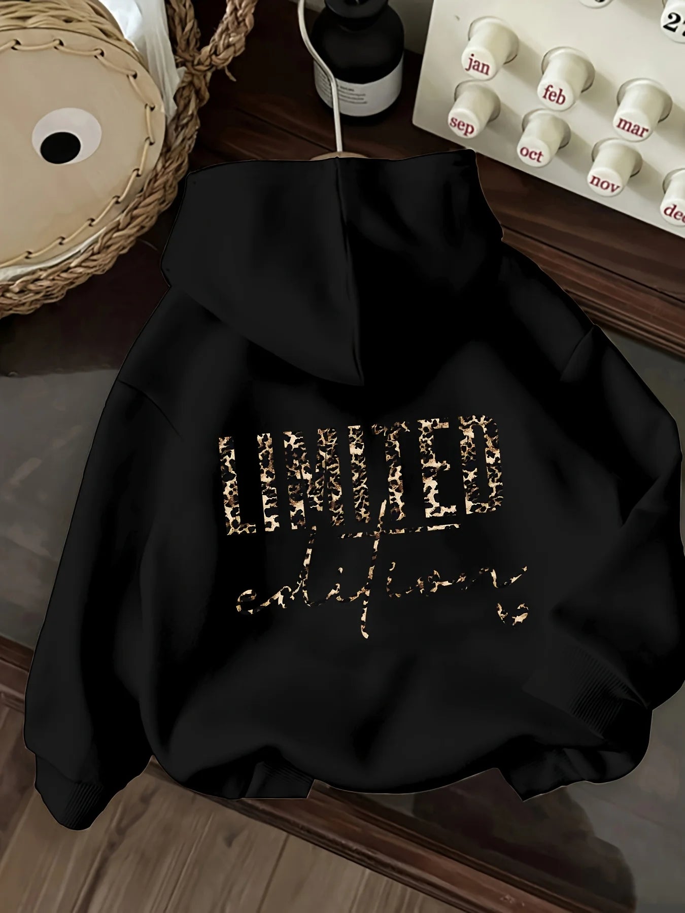 Long-Sleeved Jacket, Hooded Sweatshirt, Oversized Silhouette, Dropped Shoulder Style, Casual, Eye-Catching, Stylish Pullover Top for Autumn and Winter, Women's Clothing