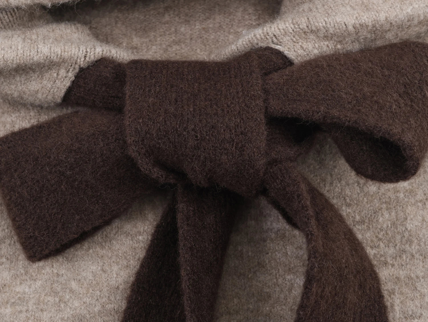 European & American Style 2025 Winter New Women's Fashionable Versatile Knit Bomber Jacket with Bow