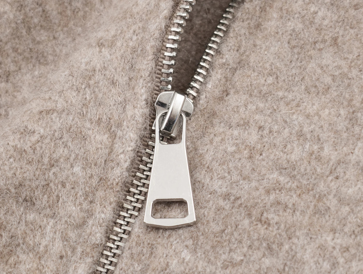 European & American Style 2025 Winter New Women's Fashionable Versatile Knit Bomber Jacket with Bow