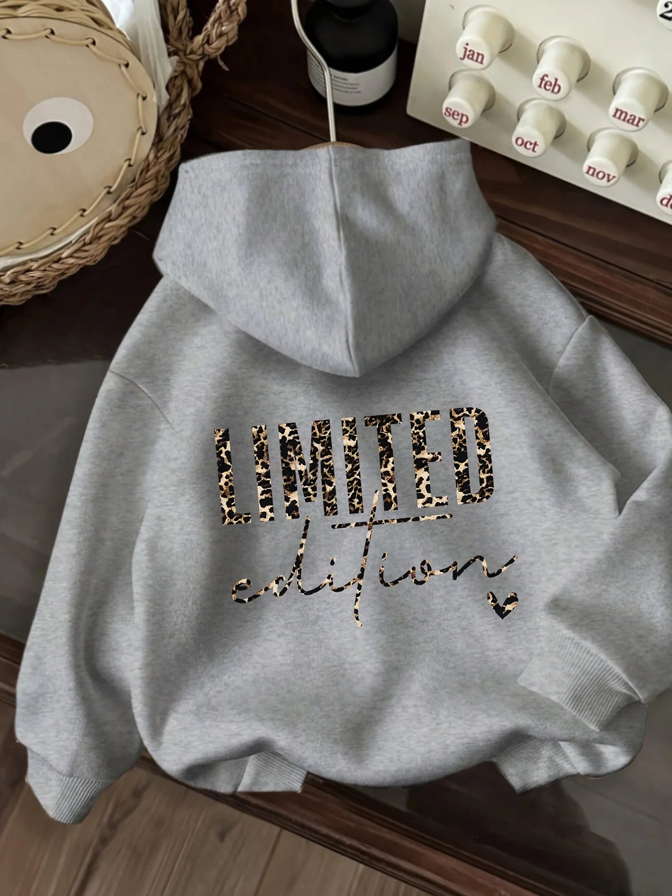 Long-Sleeved Jacket, Hooded Sweatshirt, Oversized Silhouette, Dropped Shoulder Style, Casual, Eye-Catching, Stylish Pullover Top for Autumn and Winter, Women's Clothing