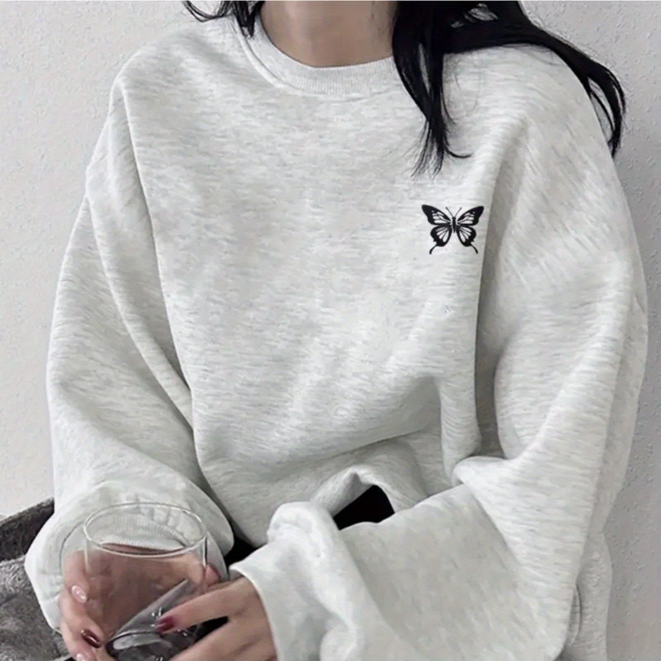1pc Women's Casual Crew Neck Sweater - Chic Butterfly Print Long Sleeve Pullover, Medium Stretch Grey Sweatshirt for Autumn Winter, Machine Washable, Cute Sweater, Seasonal Clothing, Relaxed Fit, Comfortable Material, Stylish